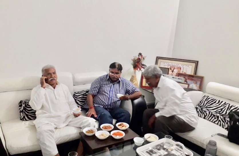 meeting उदयपुर में गुलाबचंद कटारिया के लिए नया सिरदर्द!