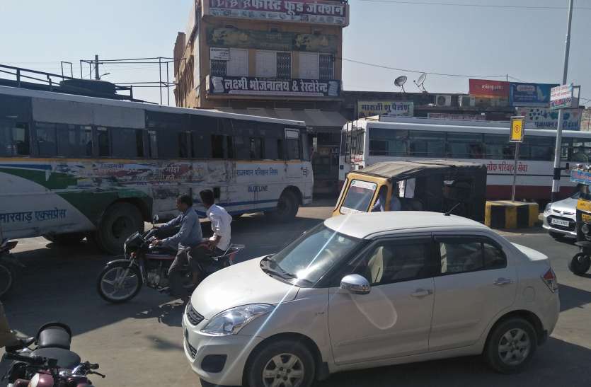 Traffic arrangement in pipar पीपाड़ में बदहाल यातायात व्यवस्था, लोगों का निकलना हो रहा मुश्किल