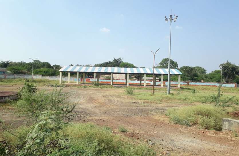 patrika अनदेखी : सिंहस्थ में बने बस स्टैंड का नहीं हो रहा उपयोग