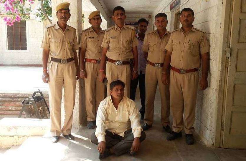 police action घर के कट्टों में छिपाकर रखी थी डोडा पोस्त