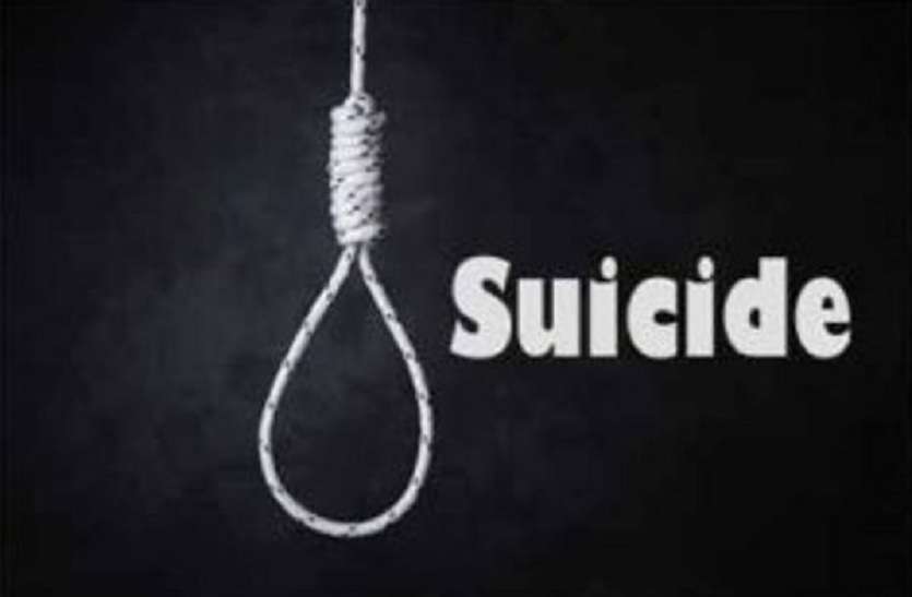 Youth Suicide By Train - Suicide: आत्महत्या के पहले युवक ने सुसाइड नोट पर  लिखा ये | Patrika News