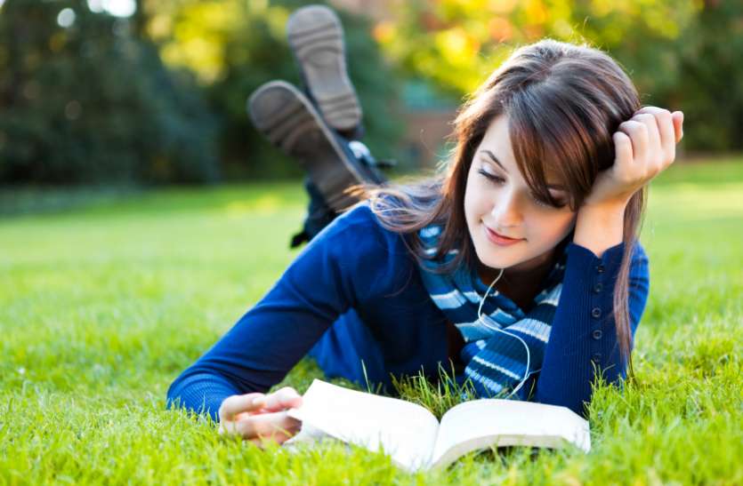 books. reading, india, america, leisure, research, novel तल्लीनता से पढऩे वालों की संख्या घट रही है
