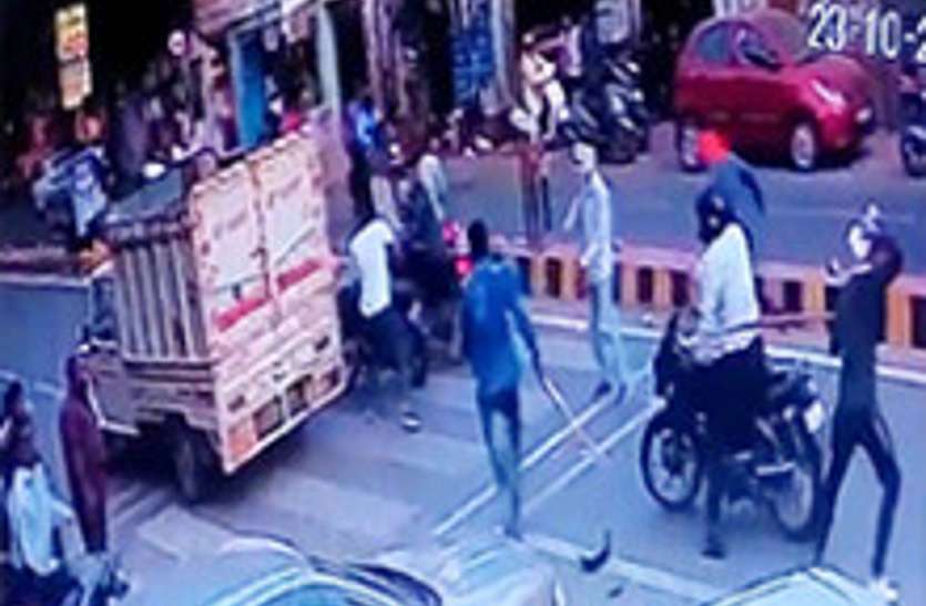 meerut प्रोफेसर ने परीक्षा में नकल करने से रोका था छात्रों को, इस पर उन्होंने धमकी दी आैर फिर किया ये काम