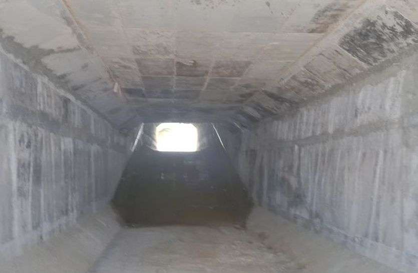 Narmda kenal स्ट्रक्चर से हो रहा पानी का रिसाव, सीजन में हो सकती है परेशानी