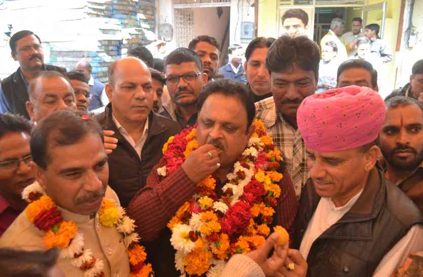 candidates increase in election rajasthan-election 2018: सब चाहते हैं नेतागिरी करना, चुनावों में लगातार बढ़ रहे उम्मीदवार