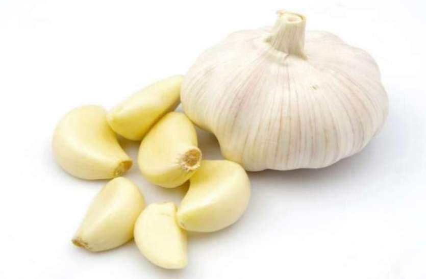 Garlic Tips To Get Rid Of Bad Thoughts - लहसुन का यह आसान टोटका बचाएगा बुरी नजरों से, पैसों की कमी भी होगी दूर | Patrika News