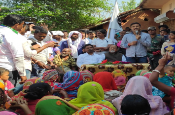 Second phase of Swaraj Swabhiman Yatra started from Kharsawan आखिरी पायदान पर छूटे आम आदमी का दर्द आमने-सामने बैठकर ही जाना जा सकता है-सुदेश कुमार महतो