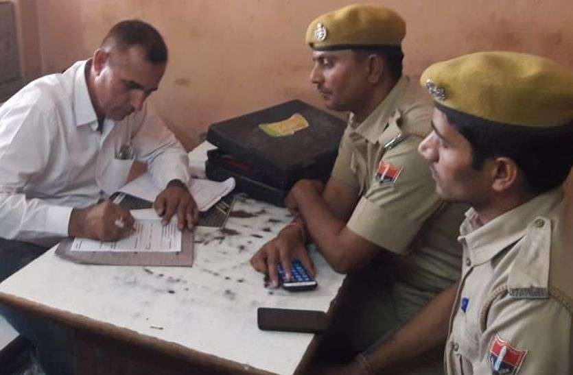 Expired food products कार्रवाई से व्यापारियों में हड़कम्प, जब्त किए अवधिपार खाद्य पदार्थ