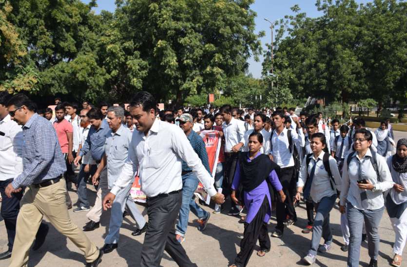 birth anniversary celebration, statue of unity to run for unity सरदार पटेल जयंती मनाई, वहां statue of unity और यहां run for unity