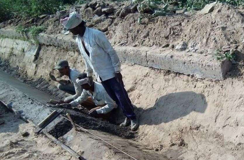 Cleanliness of canals एक साल बाद भी नहीं हुई नहरों की सफाई, किसान कैसे करेंगे रबी की बुवाई