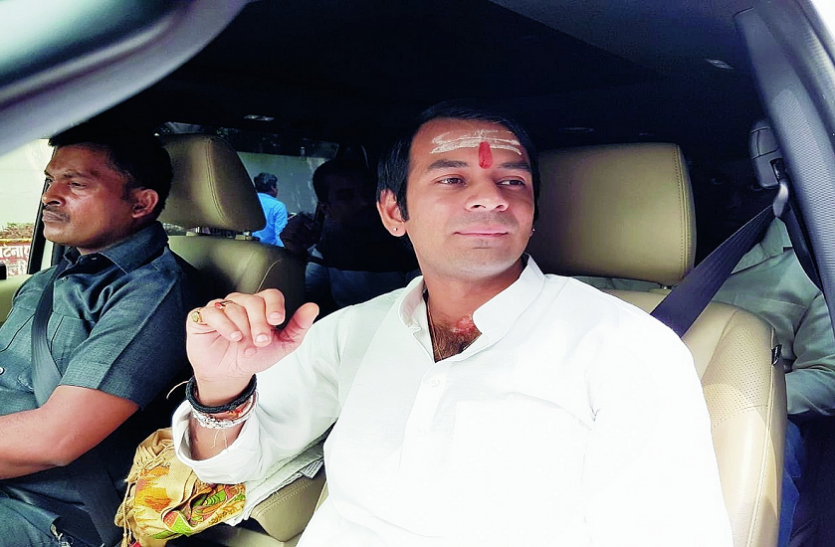 Tej Pratap तलाक की अर्जी पर बोले तेज प्रताप, पिता को टिकट देने का दबाव बना रही थी ऐश्वर्या