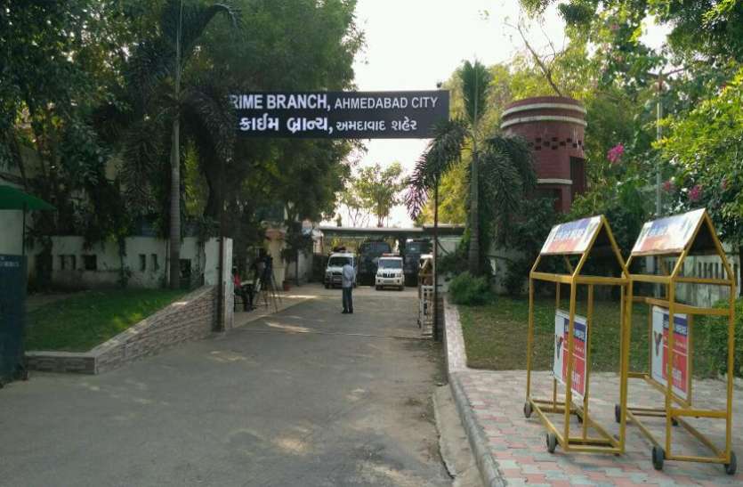 crime branch डकैती के आरोप में दस साल से वांछित दो आरोपी दाहोद से गिरफ्तार
