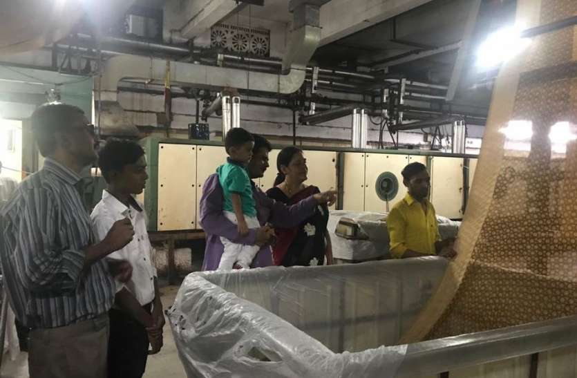 file बच्चों ने जाना पिताजी कितनी महेनत से कमाते हैं पैसा