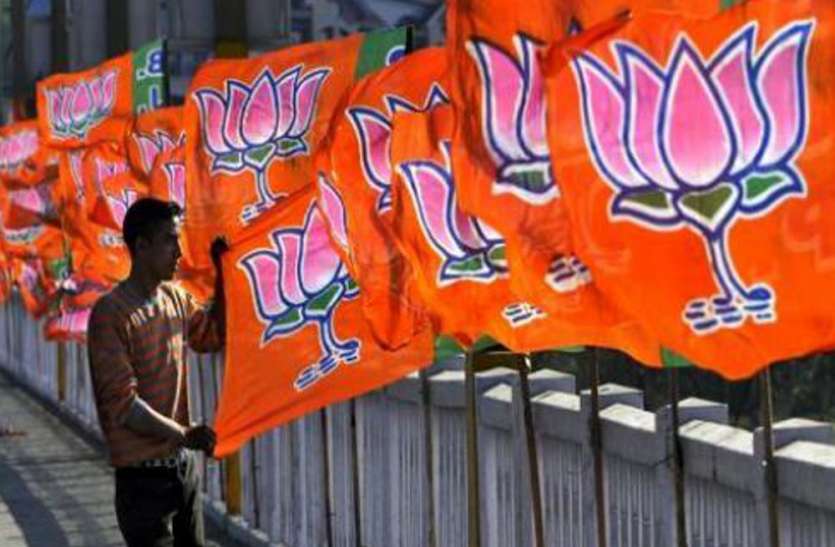 bjp news संबित पात्रा पर एफआईआर, दो आईएएस पर भी गिर सकती है गाज