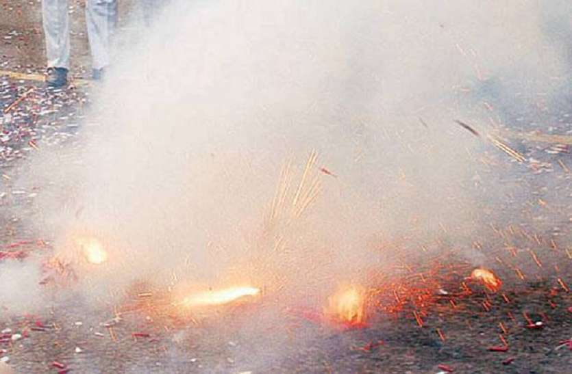 moradabad दिवाली की आतिशबाजी से यूपी के इस शहर की हवा सबसे ज्यादा जहरीली, ये हो सकते हैं नुकसान
