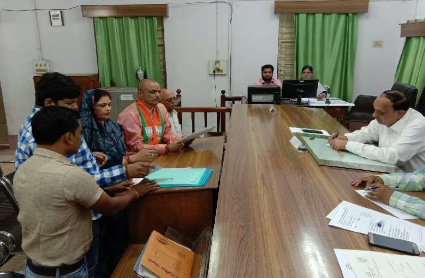 mp assembly election 2018 - MP election 2018: भाजपा, कांग्रेस दोनों में उठापटक, कई ने निर्दलीय रूप में भरा नामांकन, देखें वीडियो