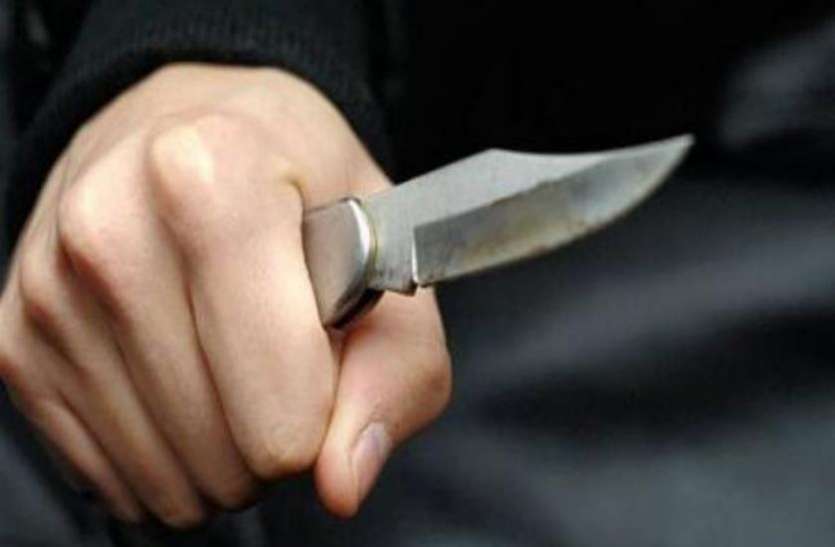 Boy stabbed girl 35 times after she rejected his proposal 35 times लड़की ने 35 बार ठुकराया प्रपोजल, नाराज लड़के ने उतनी बार पेट में घोंपा चाकू