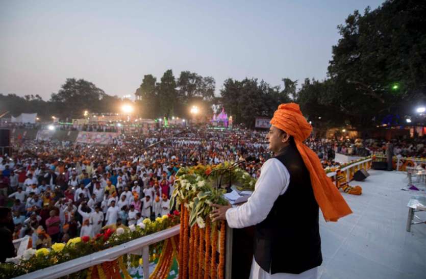 akhilesh yadav बनारस में गोवर्धन पूजा को लेकर अखिलेश यादव ने दिया बड़ा बयान, सुनकर बीजेपी नेताओं की बढ़ी धड़कनें