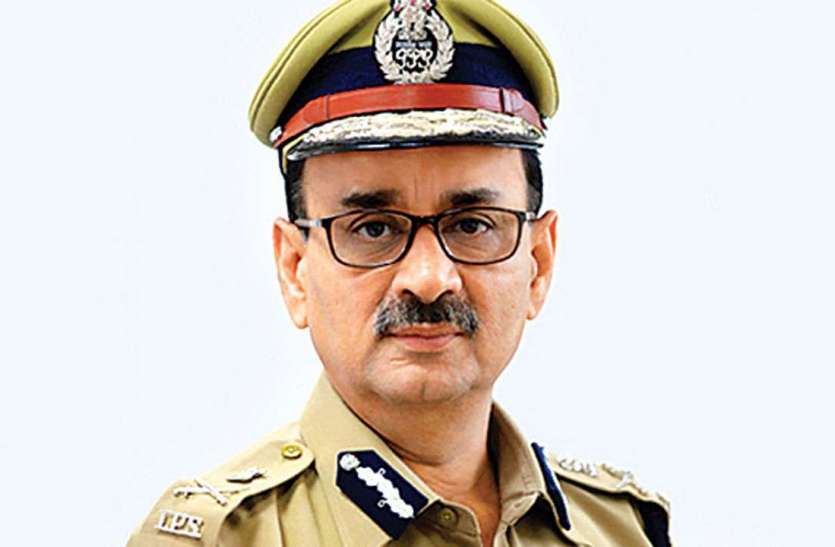 alok verma CBI निदेशक आलोक वर्मा दूसरे दिन भी पहुंचे सीवीसी मुख्यालय, दर्ज कराया अपना पक्ष