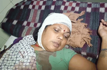 Dabang youth beat up Dalits In Poora Kalandar Faizabad पटाखा जलाने से मना करने पर दबंगों ने दलितों को पीट पीट कर अधमरा किया