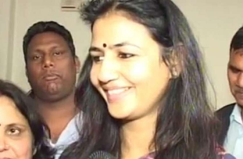 Sushma Singh गृहमंत्री राजनाथ सिंह की बहू के पास हैं इतने हथियार, जानकर दंग रह जाएंगे आप