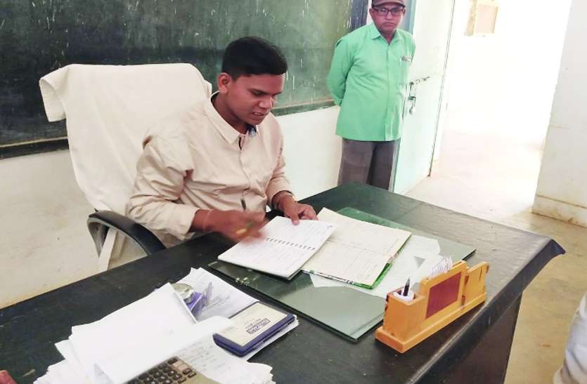 एसडीएम ने औचक निरीक्षण करते हुए उक्त विभागों में दस्तक दी दीपावली की खुमारी मिटा रहे अधिकारी व कर्मचारी, बीईओ सहित 61 को नोटिस