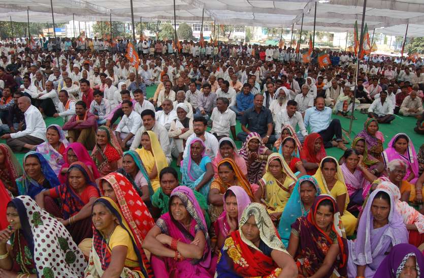 After two days, the administration also questioned आचार संहिता के उल्लंघन में भाजपा प्रत्याशी पर मामला दर्ज