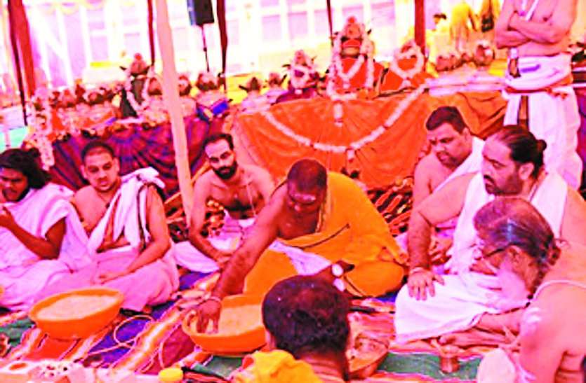 Bhilai patrika स्कंदषष्ठी यज्ञ महोत्सव : गौ पूजा के साथ चार दिवसीय महायज्ञ शुरू