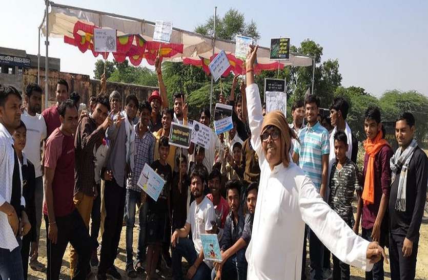 ग्राम विकास समिति करेल के लोग। रैली निकाल किया जागरूक