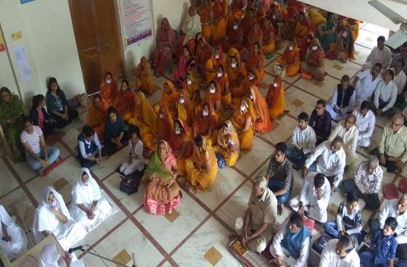 तुलसी की जयंती मनाते श्रद्धालु। धर्मक्रांति के अग्रदूत थे आचार्य तुलसी