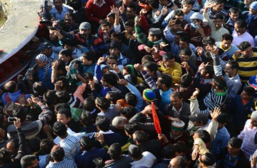 स्टोन पेल्टिंग (पत्थर फेंक) फेस्टिवल
