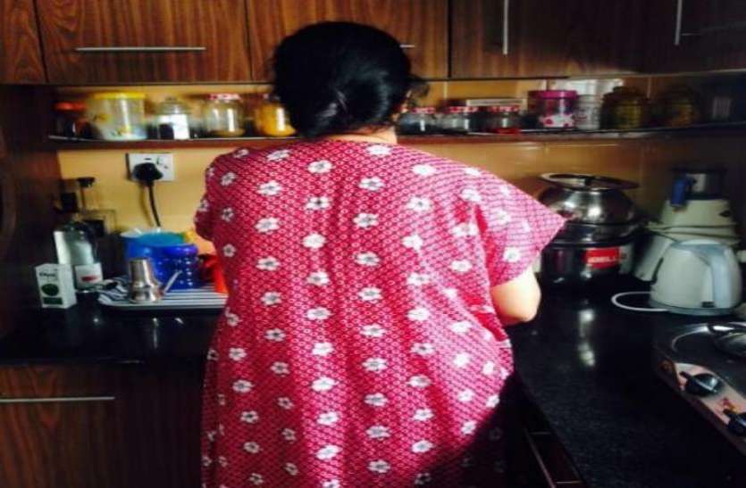 omg दिन में नाइटी नहीं पहन सकती यहां की महिलाएं, बुजुर्गों ने लगाई पाबंदी