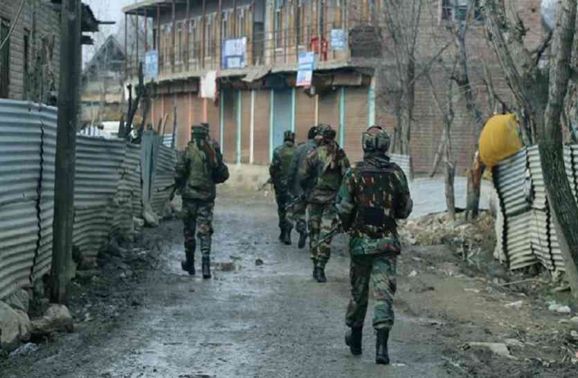 file photo सेना ने पुलवामा मुठभेड़ में मार गिराए दो आतंकी, हथियार और गोला-बारूद बरामद