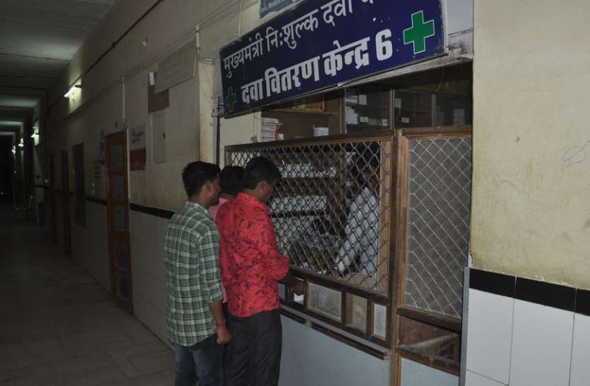 patient between slip, medicine and cure पर्ची, दवा और इलाज के बीच घनचक्कर बन रहा मरीज