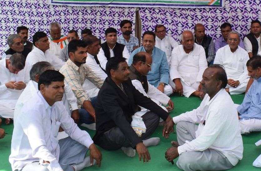 churu dharna news नोटबंदी रही विफल,साबित होगी सबसे बड़ा घोटाला