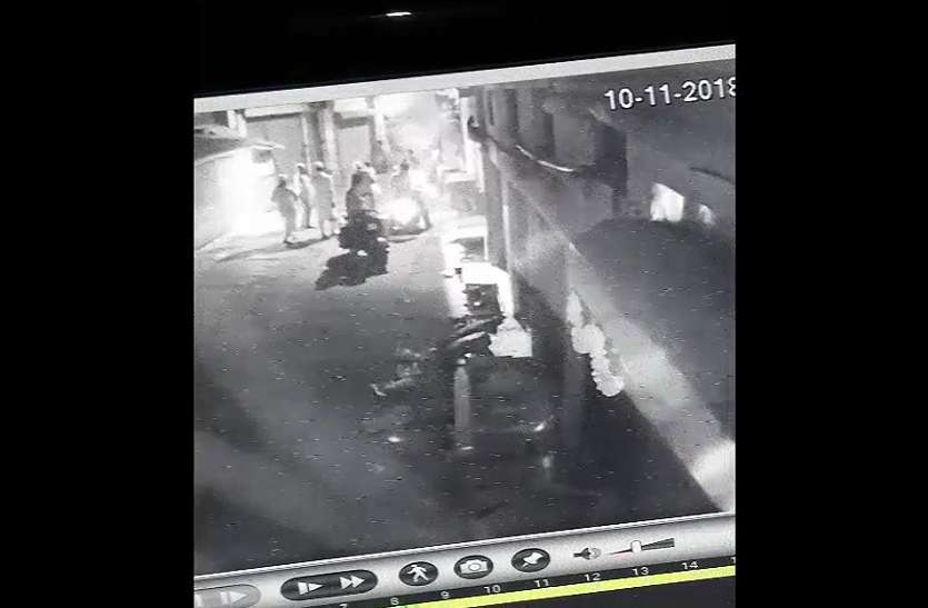 moradabad डिस्पोजल गोदाम में लगी आग पर बमुश्किल पाया काबू,लेकिन सीसीटीवी फुटेज देखकर पुलिस भी हैरान