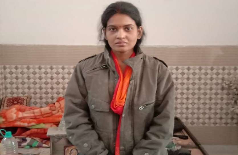 Ghaziabad सास ने बहू को घर से भगाया तो गेट के बाहर ही धरने पर बैठ गई पीड़िता, जानिये फिर क्या हुआ