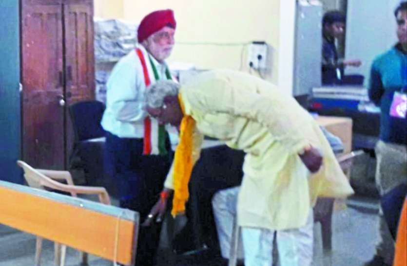 mp assembly elections 2018 and Former bjp minister sartaj singh Nomina mp assembly elections 2018 नामांकन: नोटरी कराना भूले सरताज, शर्मा को करना पड़ा उमा का इंतजार
