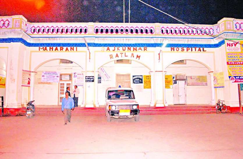 Negligence, District Hospital, Doctor, Health Department, Latest Hindi News लापरवाही की हद, बिना चैकअप किए नींद में सोई बच्ची को बता दिया मृत