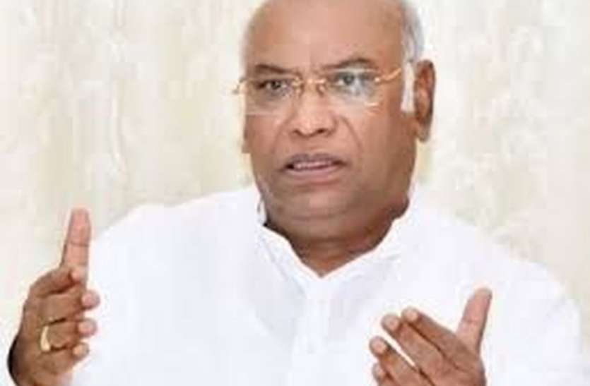 kharage देश में तानाशाही चला रही भाजपा: खरगे