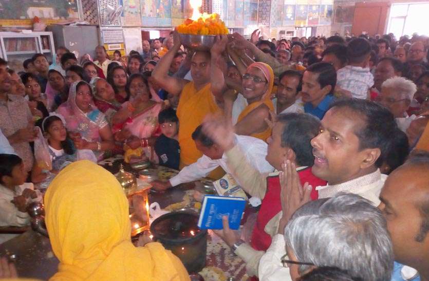 Moksha Kalyanak Ka Laddu निर्वाण महोत्सव: शांतिधारा के साथ की विशेष पूजा-अर्चना