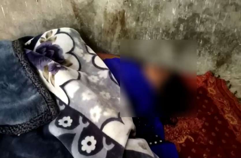 murder BIG NEWS ट्रेन में सिगरेट पीने से मना किया तो पैरों से महिला का गला दबा कर दी हत्या