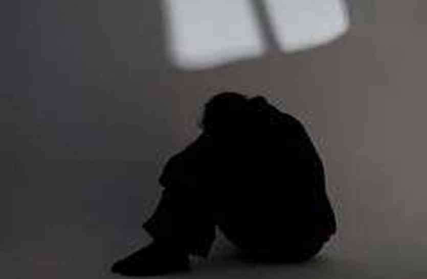Rape with girl लघुशंका के लिए उठी थी नाबालिग, दरिंदा मुंह भींचकर अपने साथ ले गया और किया बालात्कार