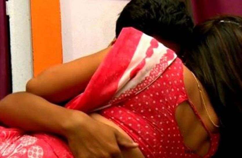 churu rape Rajasthan : रात को महिला से दुष्कर्म कर रहे युवक को लोगों ने पकडकऱ पीट-पीट कर डाला अधमरा