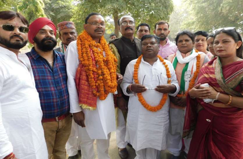 49 nominations from three assembly seats mp election news: नामांकन की मियाद पूरी, तीन विधानसभा सीटों से 49 ने किया नामांकन, ब्योहारी में भाजपा से बली हुए बागी