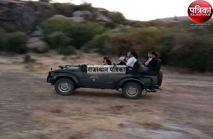 Sachin Tendulkar celebrates wife's birthday in Pali प्रियंका वाड्रा के बाद अब सचिन तेंदुलकर भी आए पाली, पढि़ए पूरी खबर