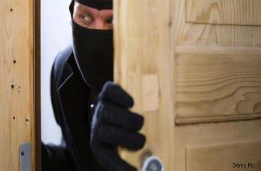 theft दिवाली पर रात्रि गश्त के दावे के बीच छह जगहों पर चोरी