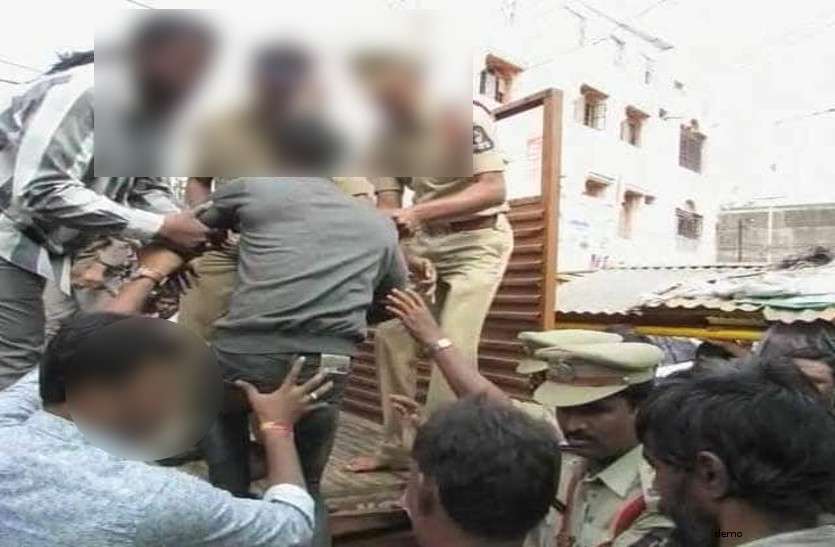 police रेलवे स्टेशन पर रंगे हाथों टिकट दलाल को पकड़ा गया, ऐसे करता था टिकटों की दलाली