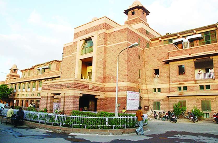 In Umaid hospital, after 16-hour newborn meet their mothers उम्मेद अस्पताल में बदल गए बच्चे, 16 घंटे बाद प्रसूताओं को मिले उनके नवजात