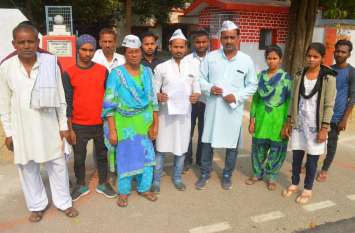 Kaushal Vikas Yojana Fraud Victim Students complain of commissioner पीएम मोदी की कौशल विकास योजना में फ्राड का शिकार हुए छात्रों ने कमिश्नर से की शिकायत